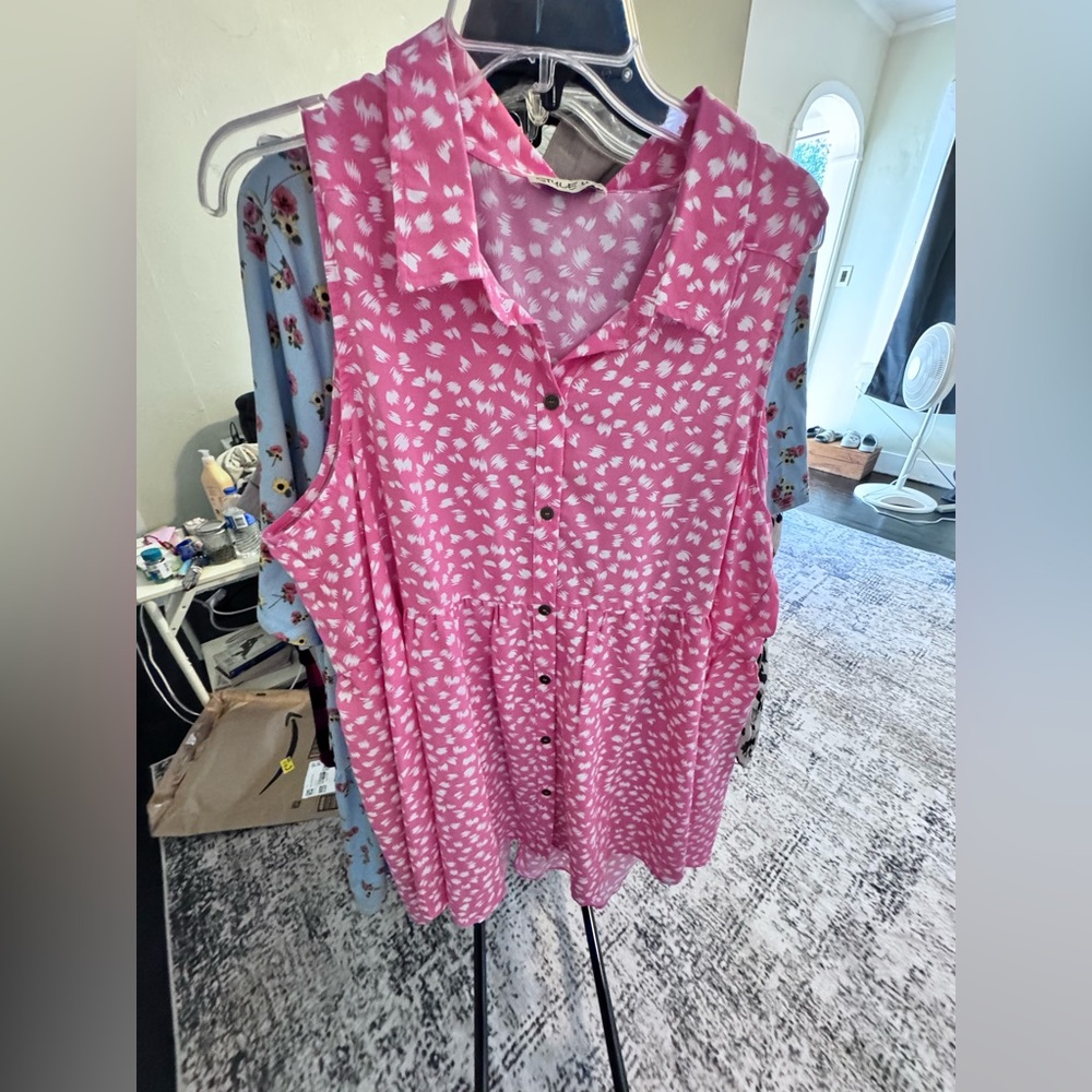 Chic Pink Sleeveless Blouse with Button Detail